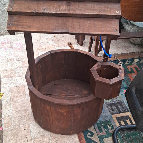 Brown wooden round large - brown,