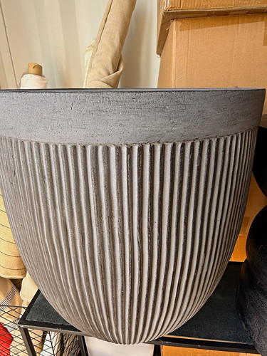 Large grey ribbed cement round - large,